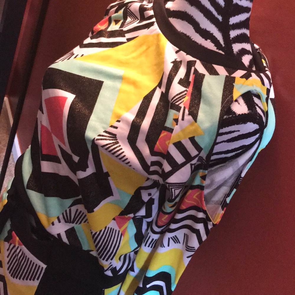 2 Piece Geometric Set - Picture 4 of 4